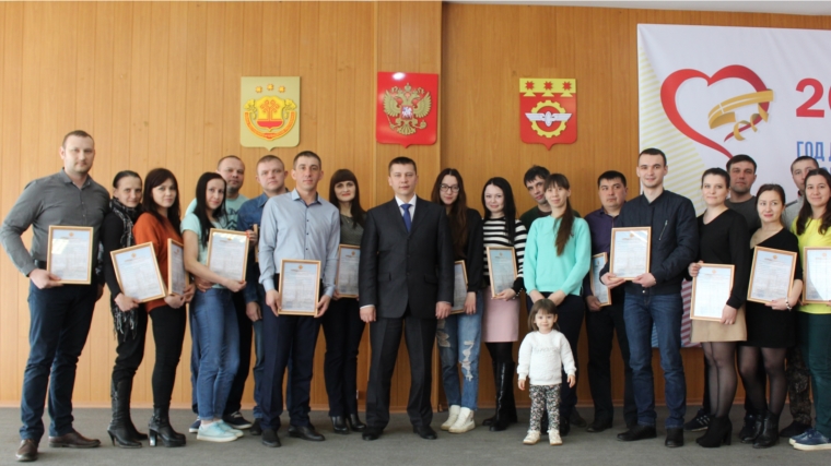 16 молодым семьям города Канаш вручили свидетельства о праве получения социальной выплаты на приобретения жилого помещения или строительство индивидуального жилого дома