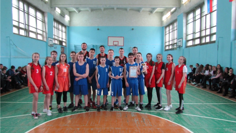Баскетбольная команда «Чебоксарские ястребы» провела мастер-класс в столичной школе