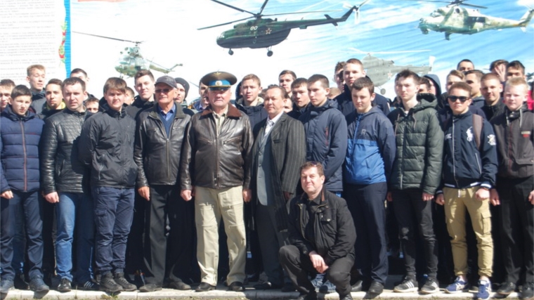 ЧРО ОООИВА «Инвалиды войны» организовали поездку старшеклассников гимназии №8 города Шумерля в Сызранское военное летное училище