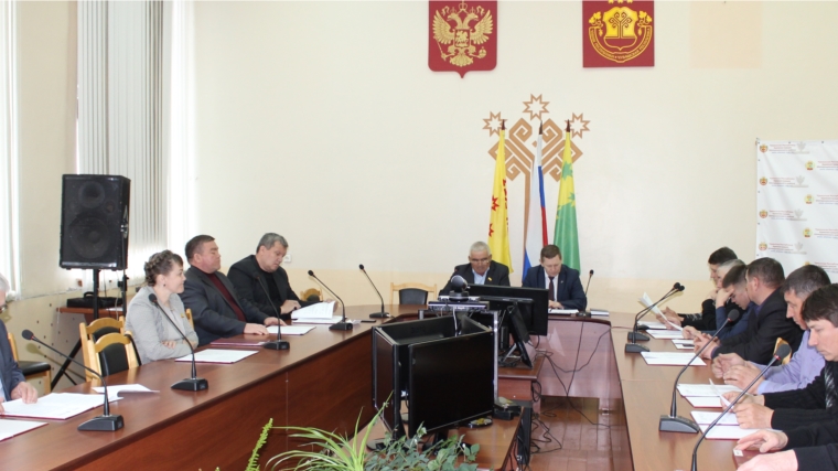 В зале заседаний администрации Шемуршинского района состоялось очередное девятнадцатое заседание Шемуршинского районного Собрания депутатов третьего созыва
