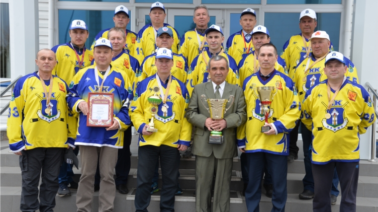 Р.Селиванов встретился с командой - победителем первенства Чувашской Республики по хоккею