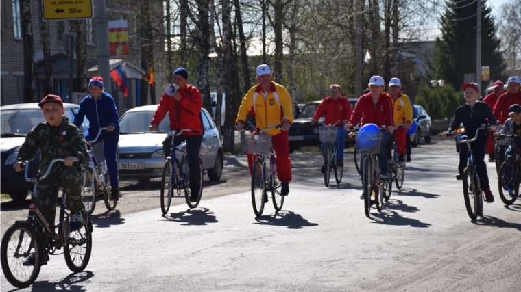 Красночетайский район: любители экологичного двухколесного транспорта вышли на велопробег, посвященный Дню Победы