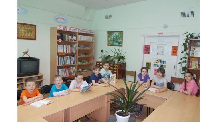 В рамках Года добровольца в Порецкой детской библиотеке прошли громкие чтения
