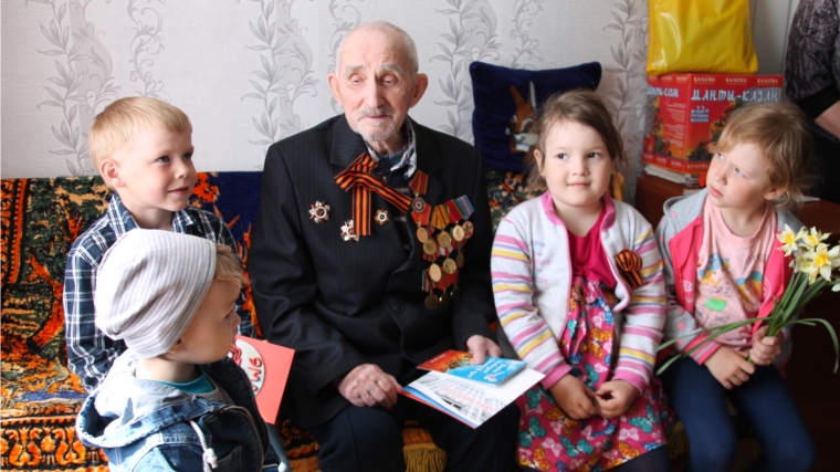 В Шумерлинском районе продолжаются поздравления ветеранов Великой Отечественной Войны на дому