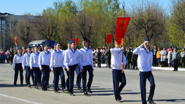 Парад юнармейцев открыл в Алатыре праздничные мероприятия, посвященные Дню Победы