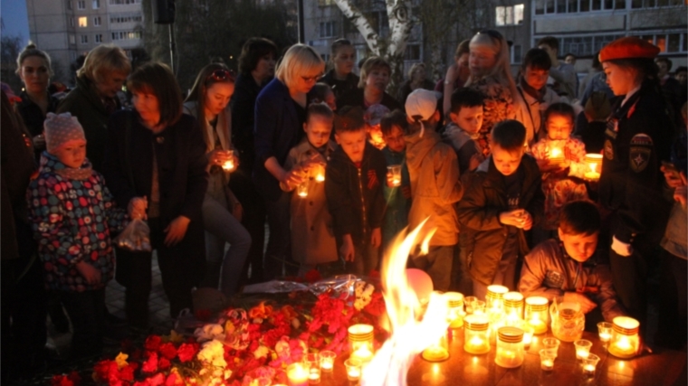. Новочебоксарск: Всероссийская патриотическая акция "Свеча памяти" собрала более тысячи горожан
