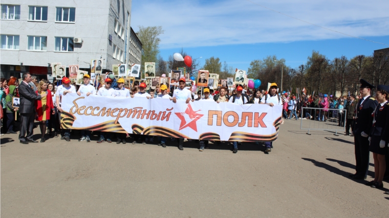 В День Победы по главной улице города Канаш прошел «Бессмертный полк»: Они должны идти Победным строем в любые времена!