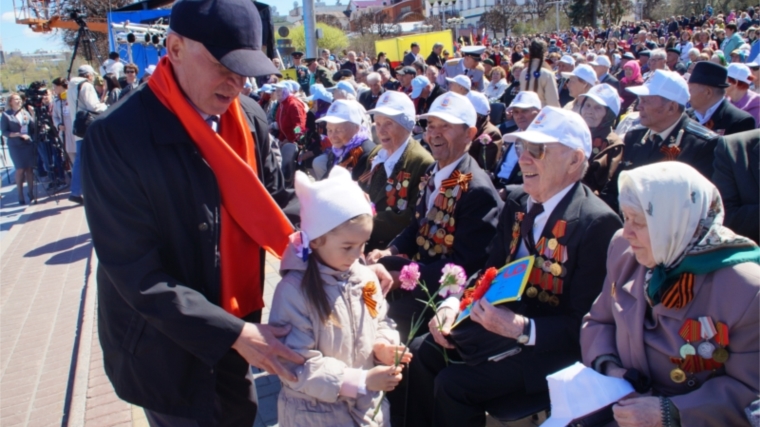 Калининский район: мероприятия Дня Победы объединили жителей разных поколений