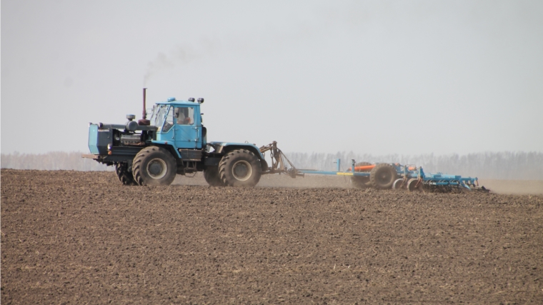 На полях Шумерлинского района продолжаются весенне-полевые работы