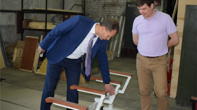 Глава администрации города Шумерля Алексей Григорьев посетил «Шумерлинскую мебельную фабрику», основанную на более полувековом опыте профессионалов