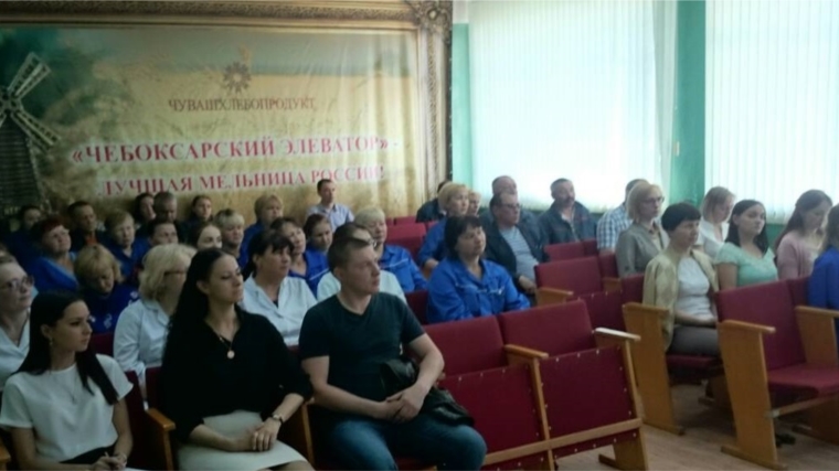 Калининский район: сотрудники трех предприятий ознакомлены с повесткой Единого информационного дня
