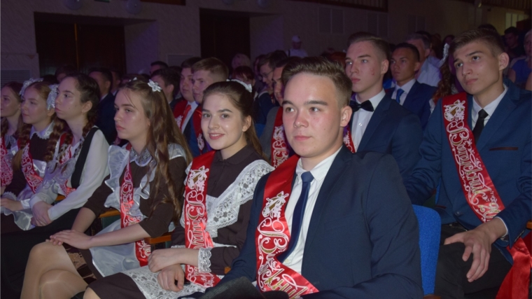 Прозвенел последний звонок для выпускников средней школы № 61 г. Чебоксары