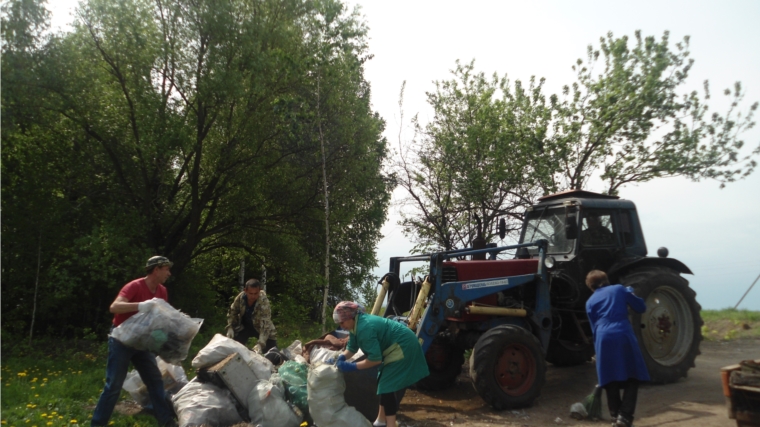 В Караевском сельском поселении продолжаются субботники в рамках весеннего двухмесячника по благоустройству территорий