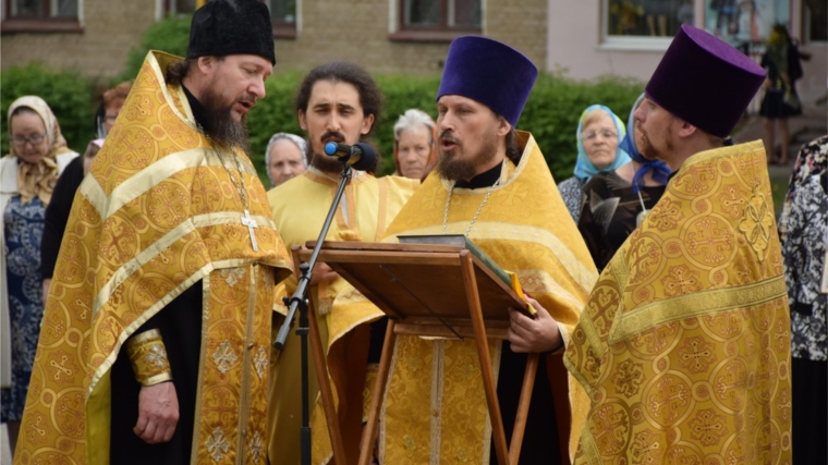 Крестный ход и праздничный молебен прошли в Шумерле в День славянской письменности и культуры