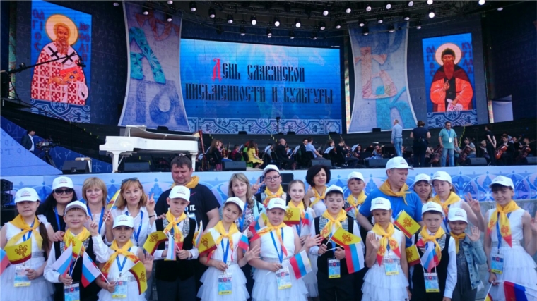 Воспитанники образцового детского коллектива Центра творчества «Росток» хора «Туслах» выступили на Красной площади в г. Москва