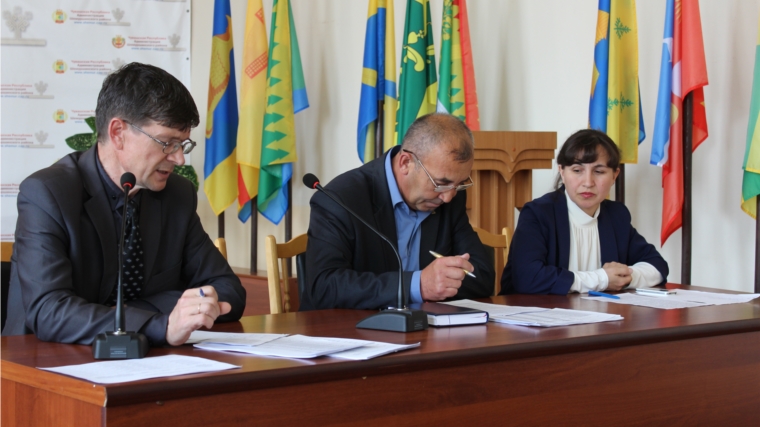 В Шемуршинском районе состоялось заседание Межведомственной комиссии по вопросам повышения доходов бюджета Шемуршинского района и бюджетов сельских поселений