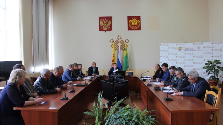 В актовом зале администрации Шемуршинского района в состоялось заседание комиссии по безопасности дорожного движения