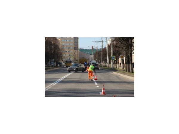 Работы по обновлению дорожной разметки и установке новых дорожных знаков ведутся в Чебоксарах