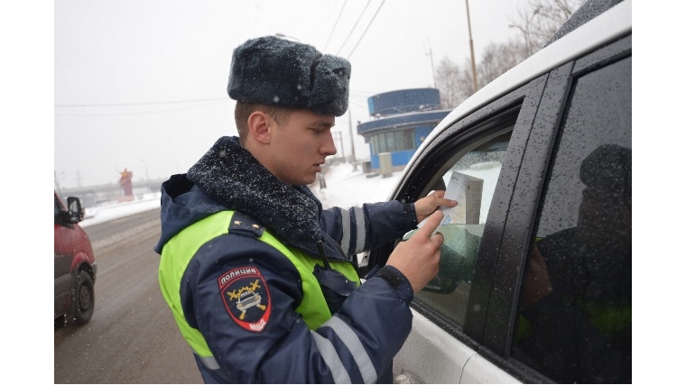 Сотрудники ДПС при проверке документов не вправе требовать от водителя предъявлять светоотражающую одежду
