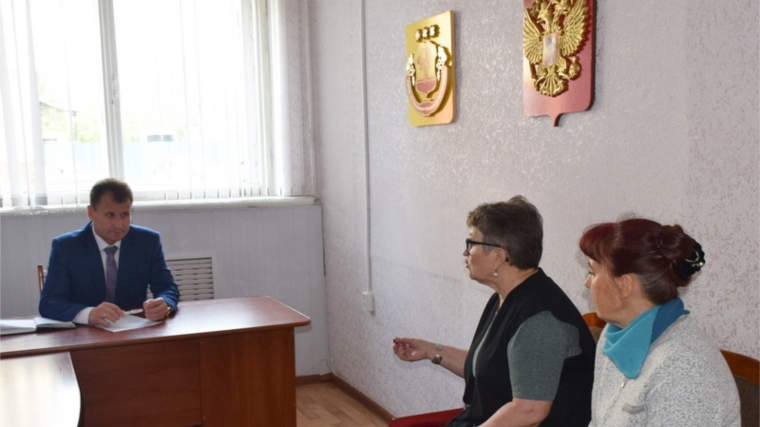 Жилищные, земельные вопросы, благоустройство дворов - основные на приеме у главы администрации города Шумерля
