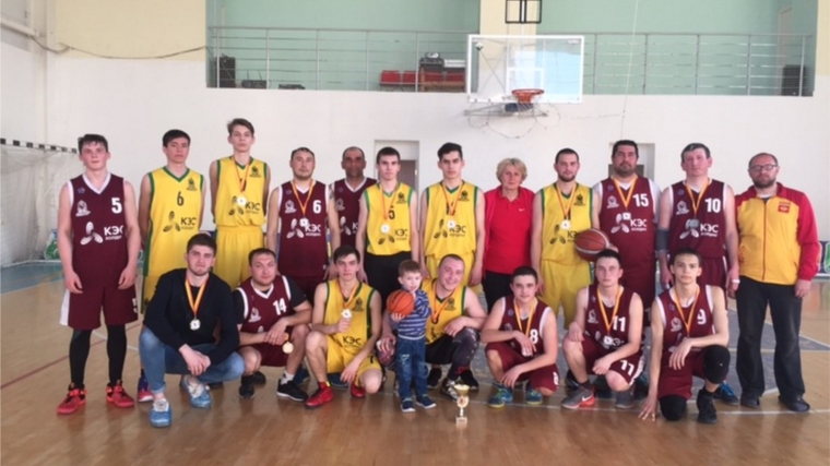 В городе Канаш завершен цикл соревнований по баскетболу, объединивший команды различных возрастов