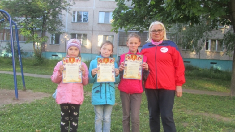 Калининский район г. Чебоксары: инструктора по спорту организуют летний досуг детей