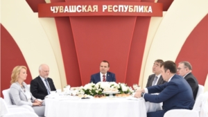 Михаил Игнатьев встретился с представителями зарубежных деловых кругов