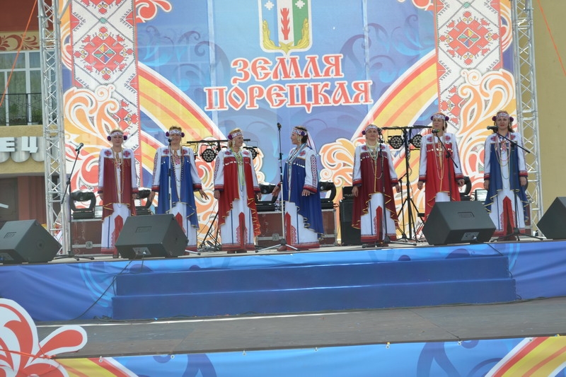 Праздничную программу Дня Республики продолжил Межрегиональный фестиваль мордовского народного творчества «Арта»