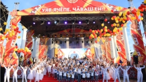 Михаил Игнатьев поздравил жителей Чувашии с Днем Республики
