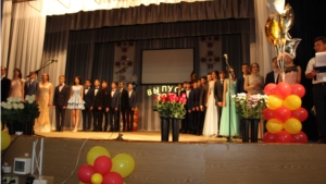 Вручение аттестатов выпускникам Шемуршинской школы