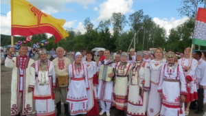 Народный фольклорный ансамбль «Трак ен» и ансамбль народной музыки «Хавал» на празднике «Акатуй» в Республике Татарстан