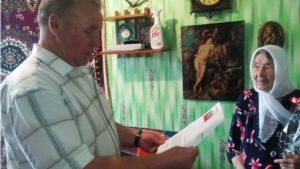 Свой 90-летний юбилей отметила жительница Козловского района труженица тыла Нина Леонтьева Торханова