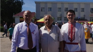 Участники народного ансамбля «Калинка» поздравили красночетайцев с 90-летием района