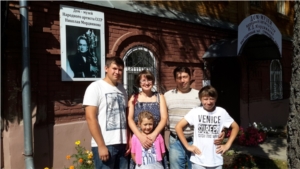 В гостях у Дома-музея Н.Д. Мордвинова в г. Ядрин - внучатые племянники великого артиста