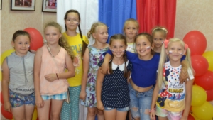 В Ядринском РДК сегодня прошла познавательная игровая программа для детей, посвященная Дню государственного флага Российской Федерации «Флаг наш трехцветный»
