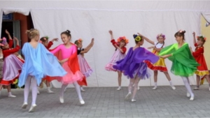 Детский блок открыл эктрадно-развлекательную программу "Страна Детства"