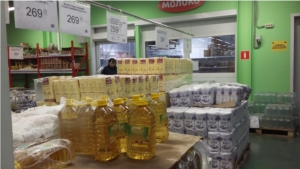 Сотрудники Минэкономразвития Чувашии изучили ассотримент и цены в ряде продовольственных магазинов