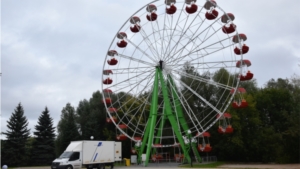 «Колесо обозрения» в парке культуры и отдыха им. 500-летия города Чебоксары заиграло новыми красками