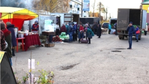 В с. Моргауши с раннего утра началась продажа сельскохозяйственной продукции