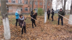 Гимназисты на экологическом субботнике