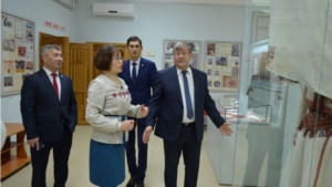 Музей чувашской вышивки посетил Руководитель Федерального архивного агентства Андрей Артизов