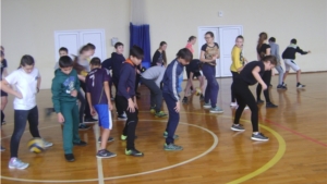 В рамках месячника «Молодежь за здоровый образ жизни" ученики МБОУ "ООШ" посетили ФСК "Мариинский"