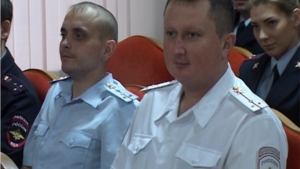 Участковые уполномоченные полиции МО МВД России «Шумерлинский» принимают поздравления