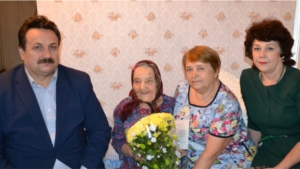 С 90-летним юбилеем поздравили долгожительницу села Порецкое Новикову Лидию Ивановну