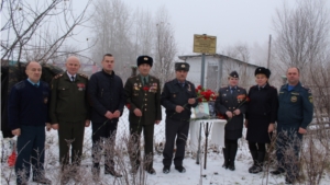 В  деревне Тюлькой Канашского района состоялось открытие памятной доски в честь земляка – участкового Урмарского райотдела Г.П. Порфирьева