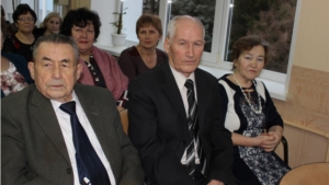 Глава муниципалитета Андрей Софронов поздравил коллектив районной администрации и ветеранов муниципальной службы  с наступающим Новым годом и Рождеством