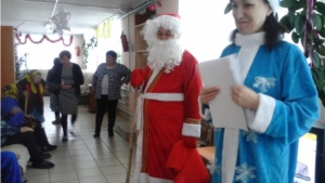Дед Мороз и Снегурочка побывали в стационарном отделении социального обслуживания с. Тяптяево