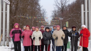 Получатели социальных услуг Новочебоксарского центра социального обслуживания населения по-достоинству оценили обновленную "Тропу здоровья" в Ельниковской роще