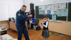 г. Новочебоксарск: продолжаются профилактические занятия в школах города по правилам безопасного поведения на льду