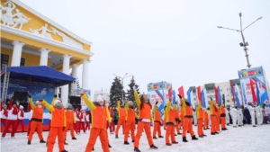 В Чебоксарах на торжественный митинг-концерт, посвященный Году добровольца (волонтера), собрались тысячи горожан